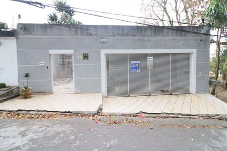 Casa para alugar com 250m², 3 quartos e 2 vagasFachada