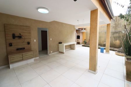 Casa para alugar com 250m², 3 quartos e 2 vagasQuintal