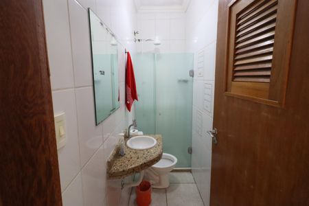 Casa para alugar com 250m², 3 quartos e 2 vagasBanheiro de serviço