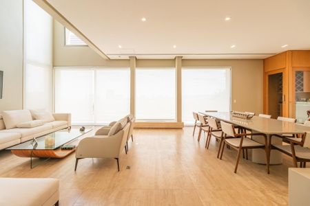 Sala de casa de condomínio à venda com 4 quartos, 574m² em Centro Comercial Jubran, Barueri