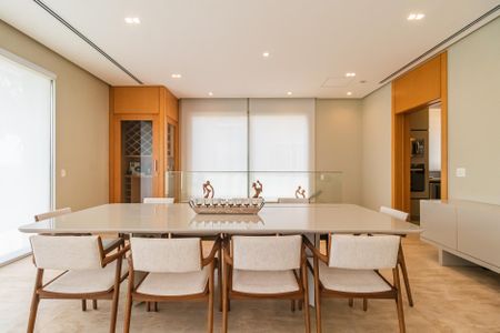 Sala de casa de condomínio à venda com 4 quartos, 574m² em Centro Comercial Jubran, Barueri