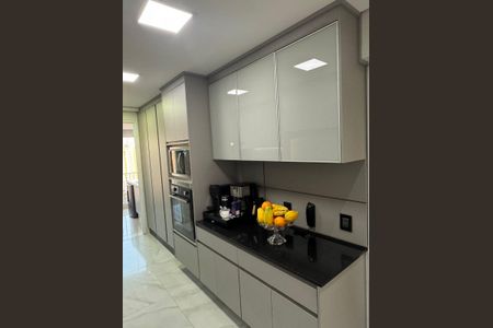 Apartamento à venda com 133m², 3 quartos e 2 vagas Apartamento à venda com 133m², 3 quartos e 2 vagasCozinha e Área de Serviço