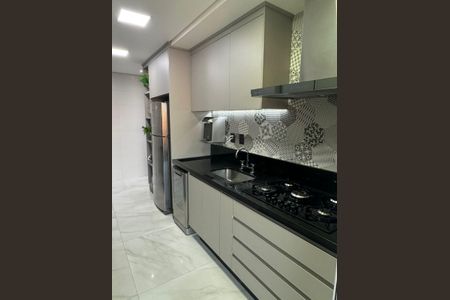 Apartamento à venda com 133m², 3 quartos e 2 vagas Apartamento à venda com 133m², 3 quartos e 2 vagasCozinha e Área de Serviço