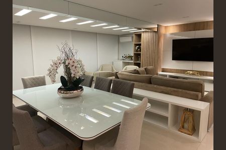 Apartamento à venda com 133m², 3 quartos e 2 vagas Apartamento à venda com 133m², 3 quartos e 2 vagasSala