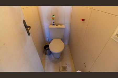 Casa à venda com 240m², 4 quartos e 1 vaga Casa à venda com 240m², 4 quartos e 1 vagaBanheiro de Serviço