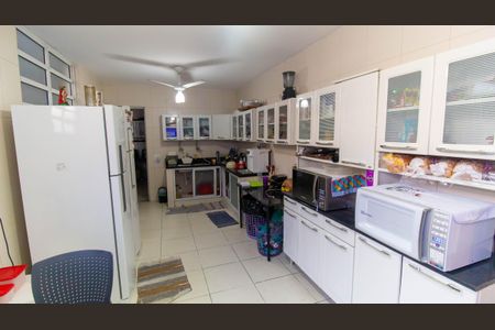 Casa à venda com 240m², 4 quartos e 1 vaga Casa à venda com 240m², 4 quartos e 1 vagaCozinha