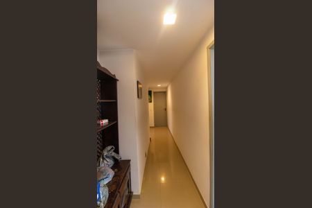 Casa à venda com 240m², 4 quartos e 1 vaga Casa à venda com 240m², 4 quartos e 1 vagaCorredor