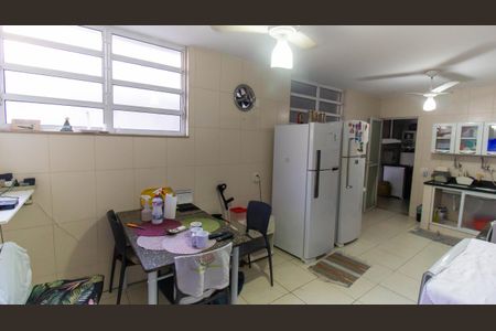 Casa à venda com 240m², 4 quartos e 1 vaga Casa à venda com 240m², 4 quartos e 1 vagaCozinha
