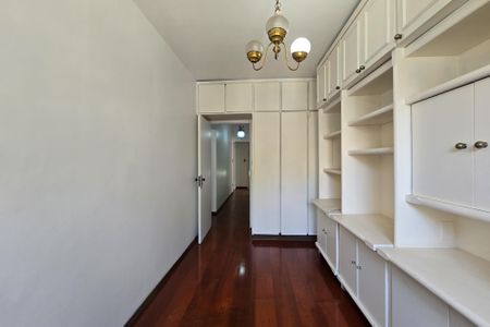Casa à venda com 320m², 4 quartos e 3 vagas Casa à venda com 320m², 4 quartos e 3 vagasQuarto 2