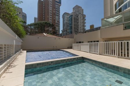Apartamento à venda com 124m², 3 quartos e 2 vagas Apartamento à venda com 124m², 3 quartos e 2 vagasÁrea comum - Piscina