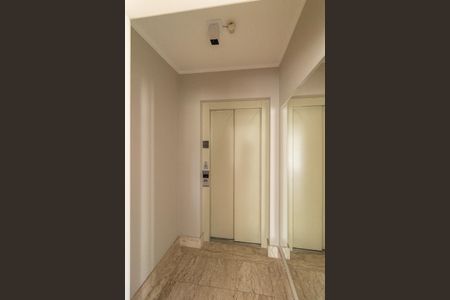 Apartamento à venda com 124m², 3 quartos e 2 vagas Apartamento à venda com 124m², 3 quartos e 2 vagasHall privativo do andar