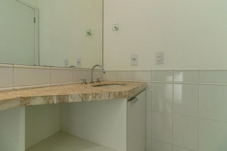 Apartamento à venda com 124m², 3 quartos e 2 vagas Apartamento à venda com 124m², 3 quartos e 2 vagasBanheiro da Suíte 1