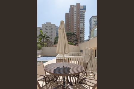 Apartamento à venda com 124m², 3 quartos e 2 vagas Apartamento à venda com 124m², 3 quartos e 2 vagasÁrea comum - Piscina