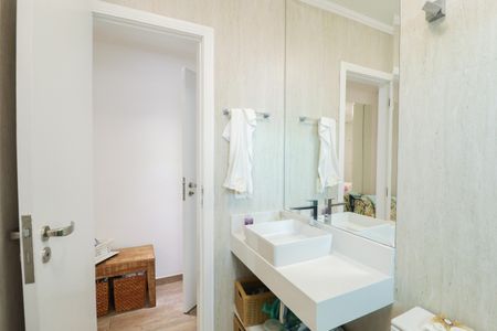 Casa à venda com 340m², 3 quartos e 3 vagas Casa à venda com 340m², 3 quartos e 3 vagasBanheiro da Suíte 3