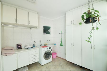 Casa à venda com 340m², 3 quartos e 3 vagas Casa à venda com 340m², 3 quartos e 3 vagasÁrea de Serviço