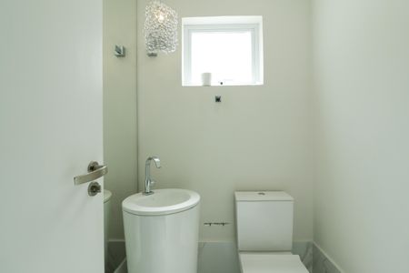 Casa à venda com 340m², 3 quartos e 3 vagas Casa à venda com 340m², 3 quartos e 3 vagasLavabo