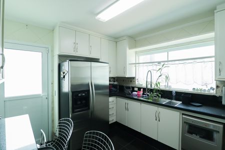 Casa à venda com 340m², 3 quartos e 3 vagas Casa à venda com 340m², 3 quartos e 3 vagasCozinha