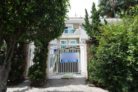 Casa à venda com 340m², 3 quartos e 3 vagas Casa à venda com 340m², 3 quartos e 3 vagasFachada