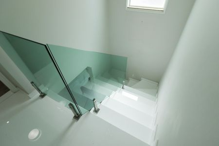 Casa à venda com 340m², 3 quartos e 3 vagas Casa à venda com 340m², 3 quartos e 3 vagasEscada