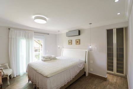 Casa à venda com 340m², 3 quartos e 3 vagas Casa à venda com 340m², 3 quartos e 3 vagasSuíte