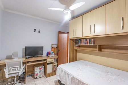 Casa à venda com 245m², 3 quartos e 2 vagas Casa à venda com 245m², 3 quartos e 2 vagasQuarto 3 - suíte