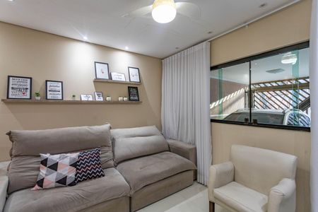Casa à venda com 245m², 3 quartos e 2 vagasSala