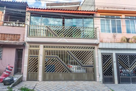 Casa à venda com 245m², 3 quartos e 2 vagas Casa à venda com 245m², 3 quartos e 2 vagasFachada