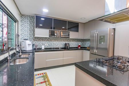 Casa à venda com 245m², 3 quartos e 2 vagas Casa à venda com 245m², 3 quartos e 2 vagasCozinha