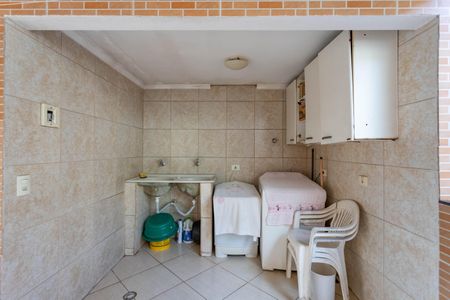 Casa à venda com 245m², 3 quartos e 2 vagas Casa à venda com 245m², 3 quartos e 2 vagasÁrea de serviço