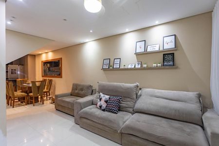 Casa à venda com 245m², 3 quartos e 2 vagas Casa à venda com 245m², 3 quartos e 2 vagasSala