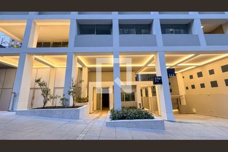 Apartamento à venda com 94m², 2 quartos e 1 vaga Apartamento à venda com 94m², 2 quartos e 1 vagaFachada