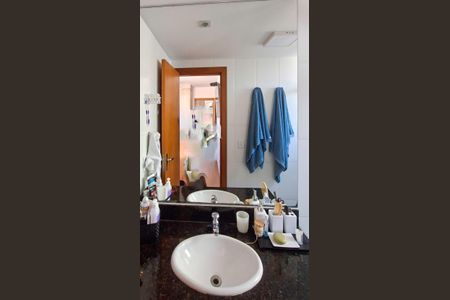 Apartamento à venda com 96m², 3 quartos e 2 vagasBanheiro da Suíte