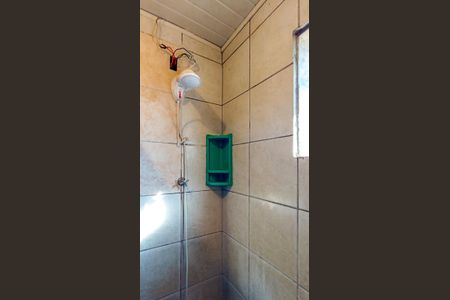 Banheiro de kitnet/studio para alugar com 1 quarto, 20m² em Cristal, Porto Alegre