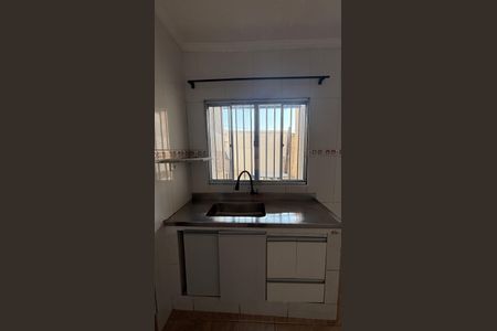 Casa à venda com 98m², 2 quartos e 2 vagas Casa à venda com 98m², 2 quartos e 2 vagasCozinha