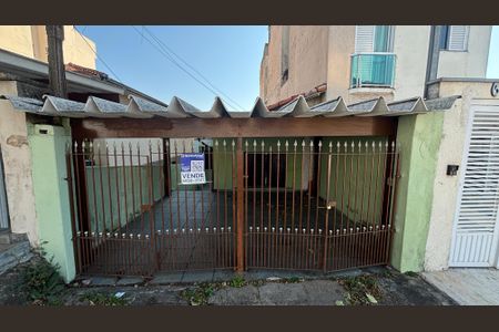 Casa à venda com 98m², 2 quartos e 2 vagas Casa à venda com 98m², 2 quartos e 2 vagasFachada