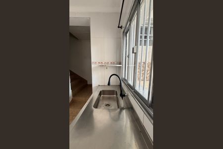 Casa à venda com 98m², 2 quartos e 2 vagas Casa à venda com 98m², 2 quartos e 2 vagasCozinha