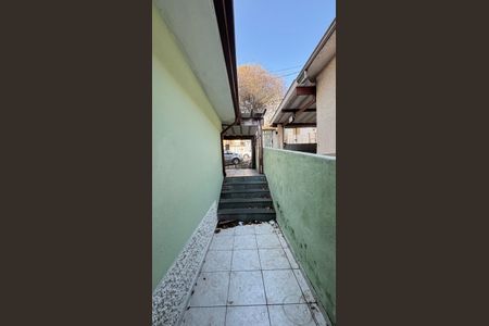 Casa à venda com 98m², 2 quartos e 2 vagas Casa à venda com 98m², 2 quartos e 2 vagasEscada