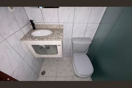 Casa à venda com 98m², 2 quartos e 2 vagas Casa à venda com 98m², 2 quartos e 2 vagasBanheiro Social