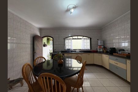 Casa à venda com 165m², 3 quartos e 4 vagas Casa à venda com 165m², 3 quartos e 4 vagasCozinha
