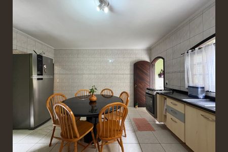 Casa à venda com 165m², 3 quartos e 4 vagas Casa à venda com 165m², 3 quartos e 4 vagasCozinha