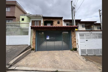 Casa à venda com 165m², 3 quartos e 4 vagas Casa à venda com 165m², 3 quartos e 4 vagasFachada