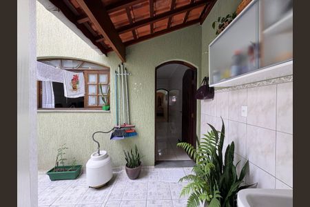 Casa à venda com 165m², 3 quartos e 4 vagas Casa à venda com 165m², 3 quartos e 4 vagasLavanderia