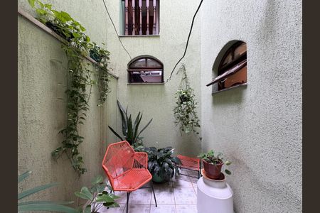 Casa à venda com 165m², 3 quartos e 4 vagas Casa à venda com 165m², 3 quartos e 4 vagasJardim de inverno