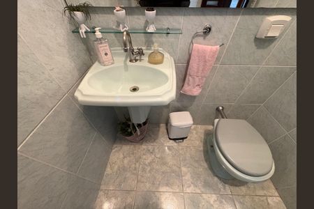 Casa à venda com 165m², 3 quartos e 4 vagas Casa à venda com 165m², 3 quartos e 4 vagasLavabo