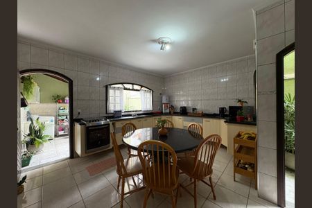 Casa à venda com 165m², 3 quartos e 4 vagas Casa à venda com 165m², 3 quartos e 4 vagasCozinha