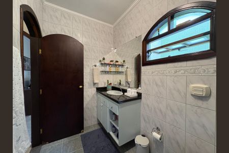 Casa à venda com 165m², 3 quartos e 4 vagas Casa à venda com 165m², 3 quartos e 4 vagasBanheiro