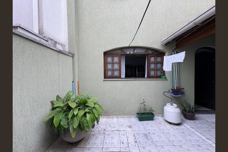 Casa à venda com 165m², 3 quartos e 4 vagas Casa à venda com 165m², 3 quartos e 4 vagasQuintal