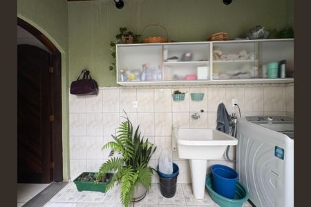 Casa à venda com 165m², 3 quartos e 4 vagas Casa à venda com 165m², 3 quartos e 4 vagasLavanderia