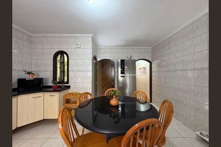 Casa à venda com 165m², 3 quartos e 4 vagas Casa à venda com 165m², 3 quartos e 4 vagasCozinha
