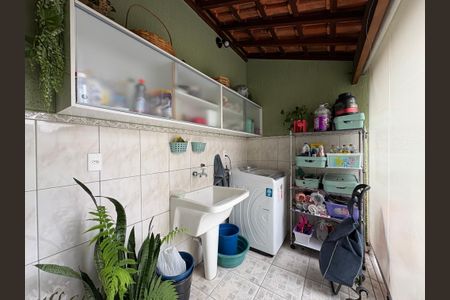 Casa à venda com 165m², 3 quartos e 4 vagas Casa à venda com 165m², 3 quartos e 4 vagasLavanderia